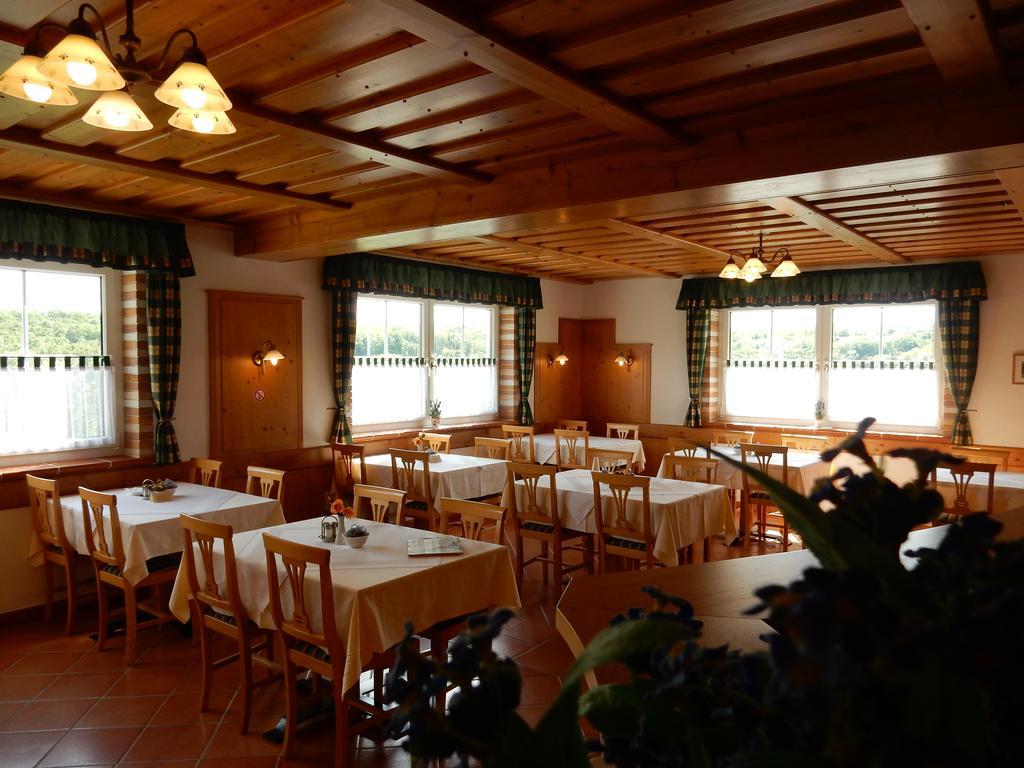 Hotel Pension Rudi - Weingut Kellner Pulkau Exterior foto