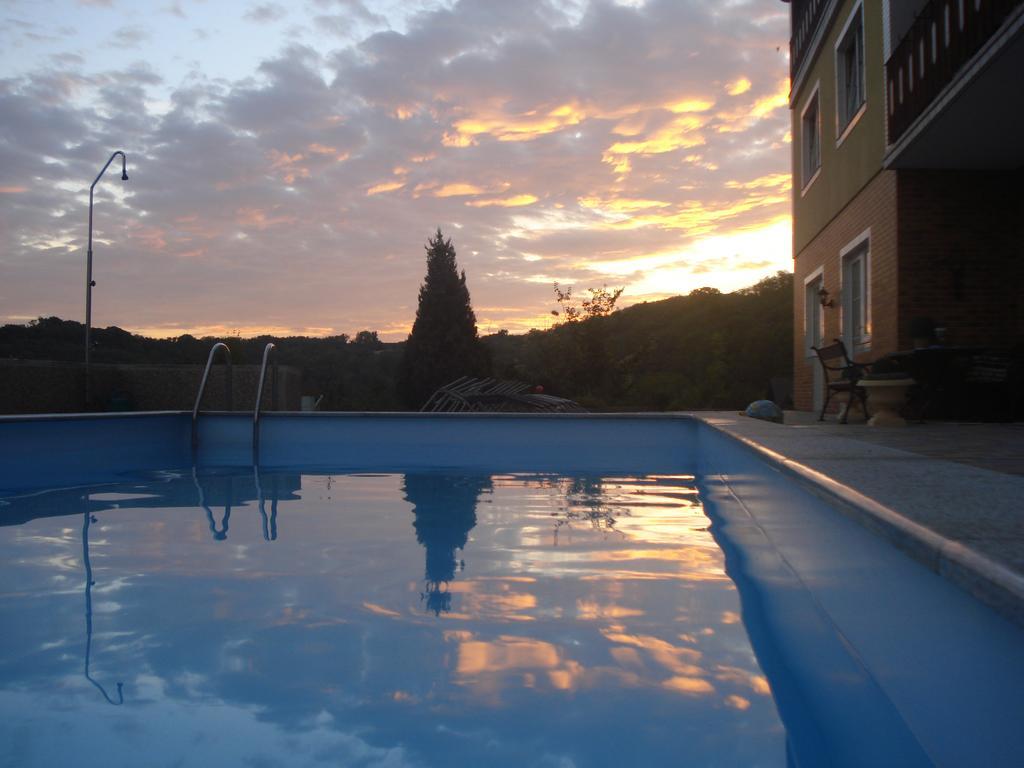 Hotel Pension Rudi - Weingut Kellner Pulkau Exterior foto