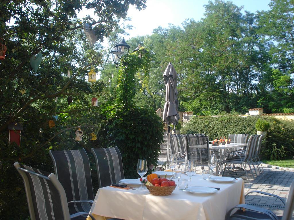 Hotel Pension Rudi - Weingut Kellner Pulkau Exterior foto